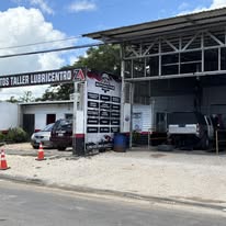 Fachada Zona Automotriz Santa Cruz - Taller, Lubricentro